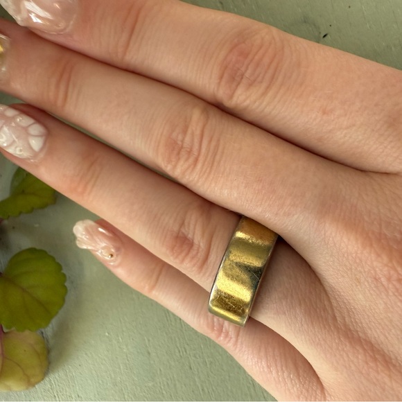 Oura Gold Smart Ring Size 6 - Picture 1 of 5